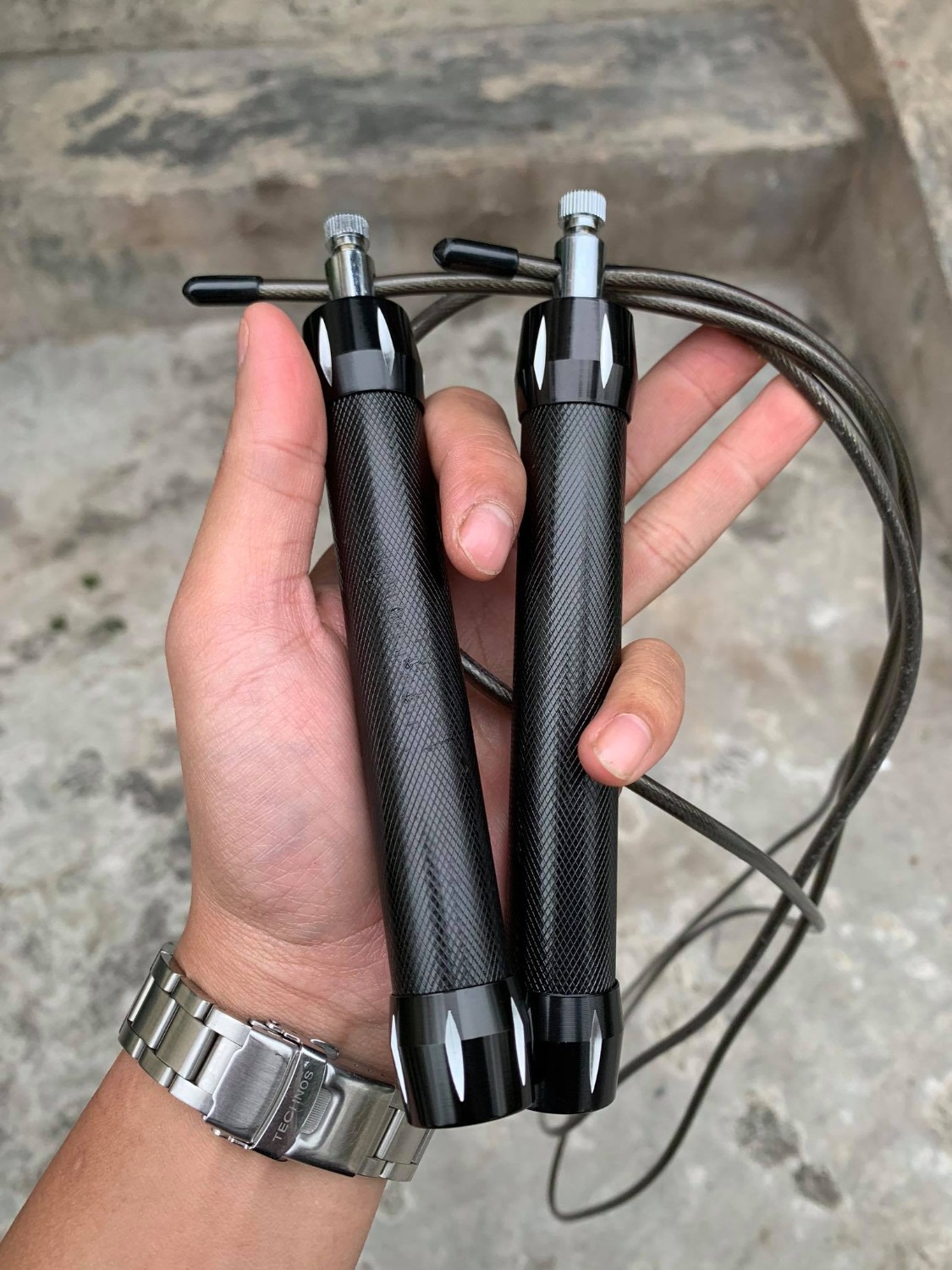 1: TỐT: giao hàng nhanh, nvien giao hàng nhiệt tình, hàng ổn khớp xoay trơn tru
2:CHÚ Ý: hàng tuy lúc nhận thì ở trong hộp chắc chắn gọn gàng, tuy nhiên khi lấy ra thì có thấy bị xước nhiều ở tay cầm........... ko hiểu nguyên nhan do khâu nào
nói chung hàng ok và ko cần phải đổi lại........
sẽ còn ủng hộ TIKI