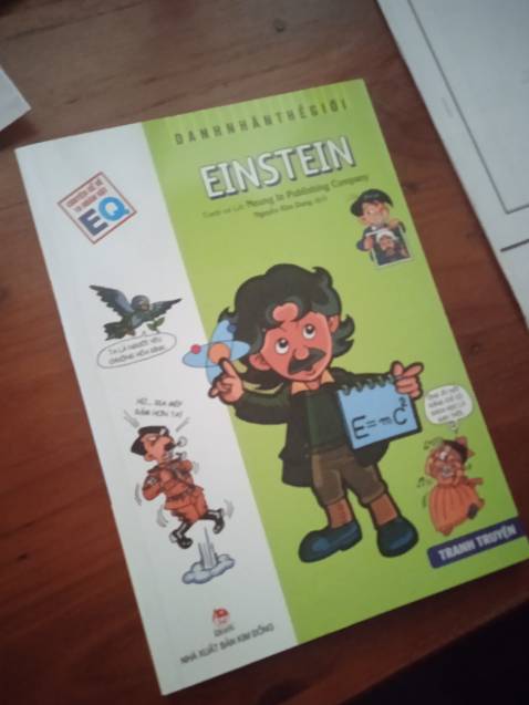hồi tiểu học có mua cả bộ để đọc rồi nhưng chuyển nhà nên bị lạc mất, giờ mua lại đọc lại, hihi, sách vẽ dễ thương dễ đọc, dễ hiểu, phụ huynh cho con em đọc để hiểu thêm về Einstein cũng hay lắm á