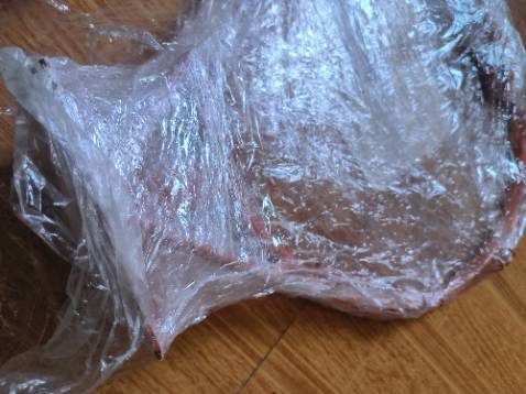 Bọc sản phẩm cẩu thả, chỉ dùng vài vòng giấy ăn quấn, hở và tróc sơn. Nhâc cho shop nhớ làm ăn phải cẩn thận.