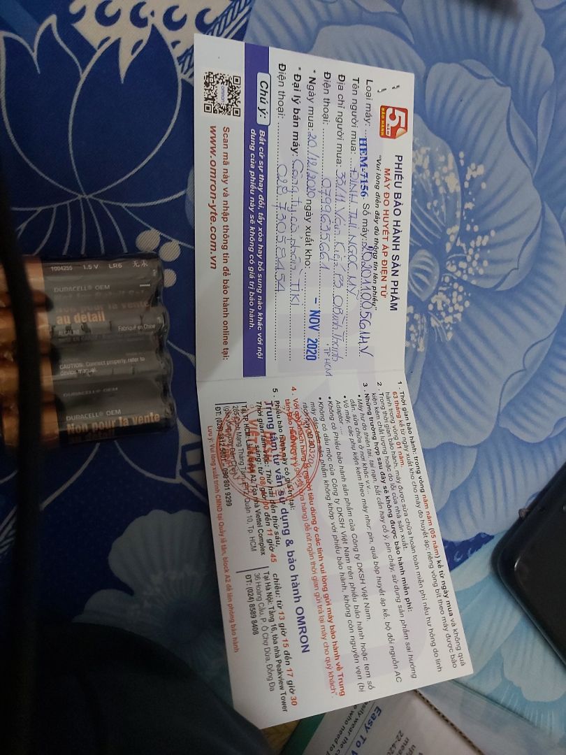 máy đo huyết áp HEM-7156chạy tốt, đo chính xác phụ kiện giao đầy đủ gồm bao vải thường, máy đo, vòng fit, 4 cục pin, phiếu bảo hành và hộp.