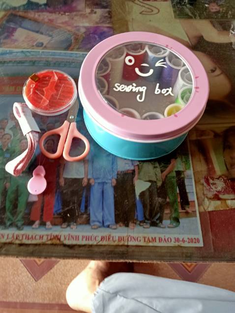 Hàng được nhưng ít chỉ,kéo không sử dụng được cho hệ may vá,giao hàng chậm hơn so với dự kiến,