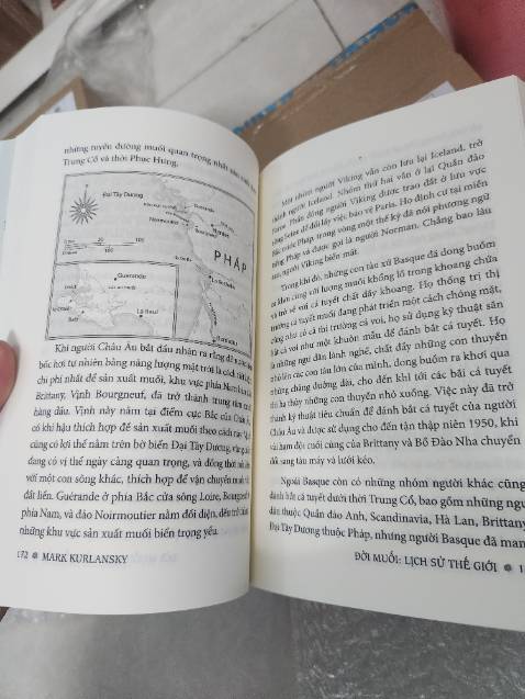 Giao nhanh, sách mới nguyên seal có kèm bookmark