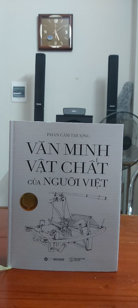 Một cuốn sách rất giá trị. Xứng đáng Giải thưởng sacgs Quốc gia