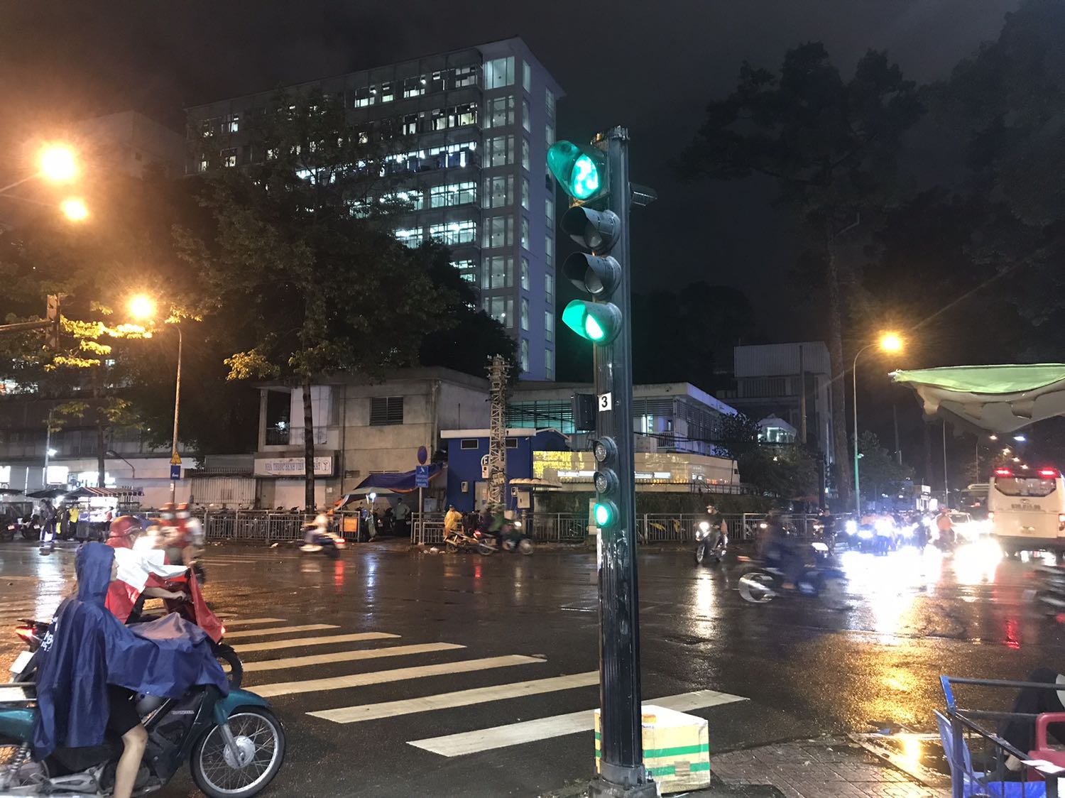 Mua cho mẹ dùng. Mẹ khen tốt. Tuy nhiên phần bàn tay nắm hơi trơn khi bám vào xà. Vẫn gửi shop 5 sao.