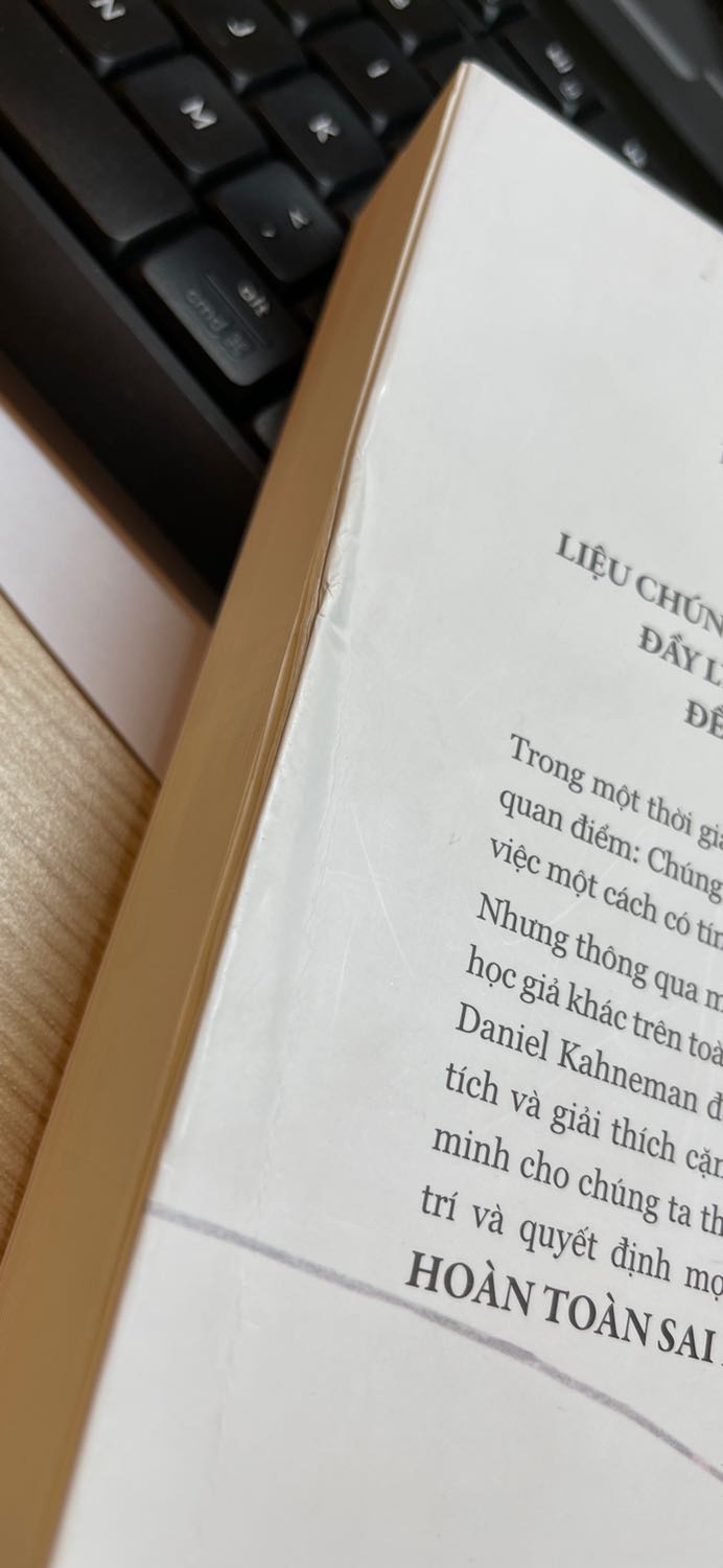 Đóng gói bên ngoài rất ngon. Tuy nhiên bên trong bìa sách hơi nhàu. Chắc ko phải bị do vận chuyển. 
Còn nội dung sách thì không cần phải bàn thêm nữa