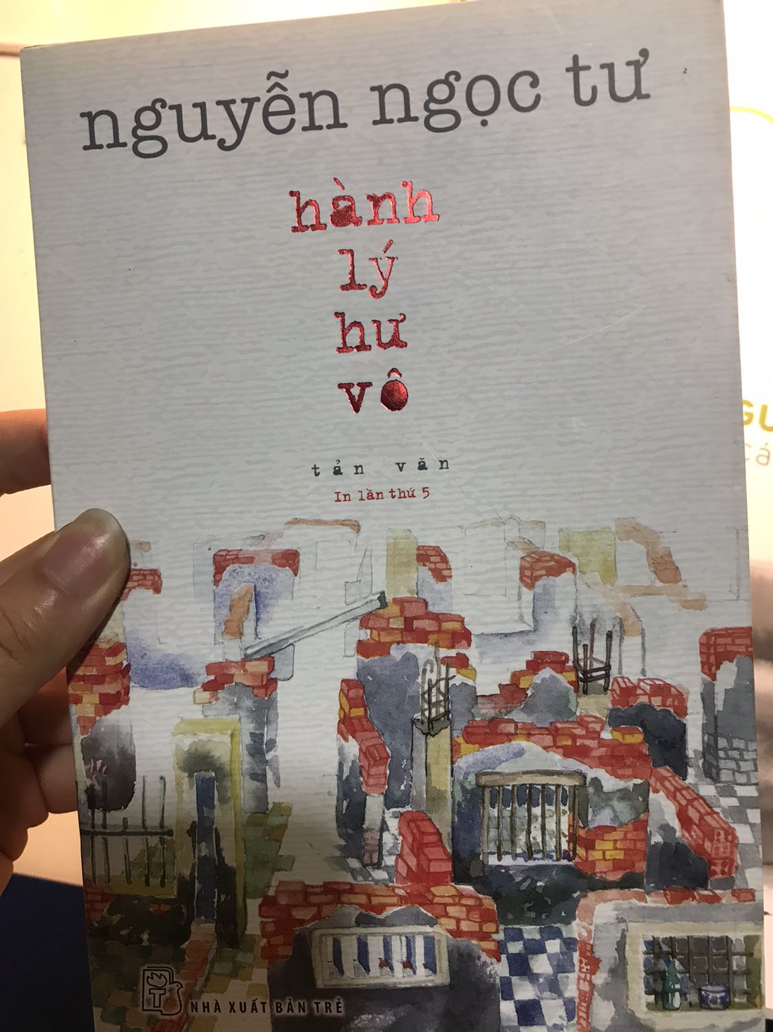 Hầu hết sách của mình đều mua của Tiki Trading, vì shop có rất nhiều đầu sách, giá cả cũng phải chăng
Tuy nhiên, mình chưa hài lòng lắm với cách đóng gói sản phẩm của shop, gáy và viền sách hầu như đều bị gãy và nhăn
Hy vọng trong tương lai gần Tiki Trading sẽ cải thiện quy trình đóng gói sản phẩm, giúp bảo quản sách đẹp hơn