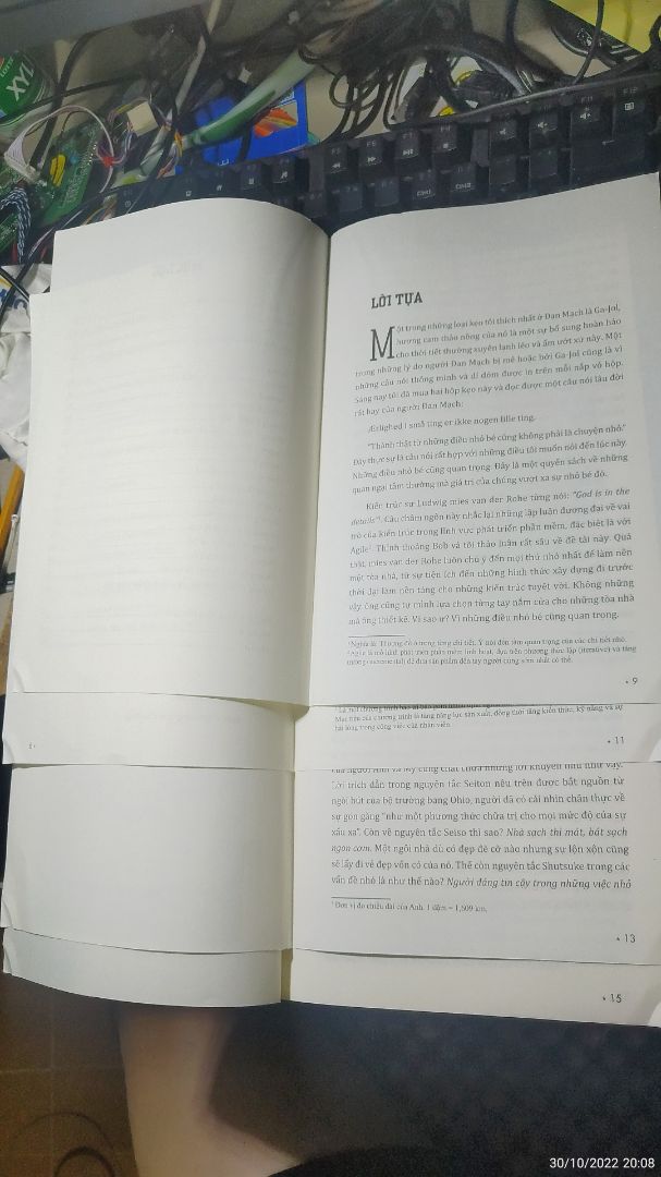 Nhà in đóng sách cẩu thả, nơi bán khi giao hàng cũng không kiểm tra, các trang chưa đóng hết vào gáy sách. Cho 3 sao vì chất lượng giấy in và chất lượng in tốt, giao hàng nhanh chóng.