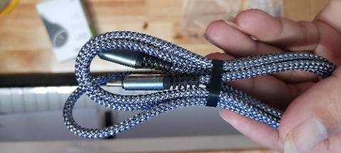 truyền dữ liệu chỉ 32 đến 50 mb chậm gấp 10 lần quản cáo.
chưa sạc thử nên chưa biết thế nào.