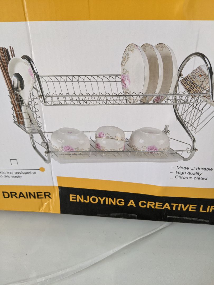 shop gởi sản phẩm bị lỗi, gãy thanh ngang, thiếu khay nước. Nhưng khi trao đổi lại bên shop thì nói sản phẩm ko có khay nước, vậy sao trên bao bì lại có ? Shop trao đổi như phũ trách nhiệm vậy. Quá tệ cho sản phẩm này. Lần đầu tiên tôi mua hàng trên tiki gặp phải trường hợp xấu này. Mọi người lưu ý.