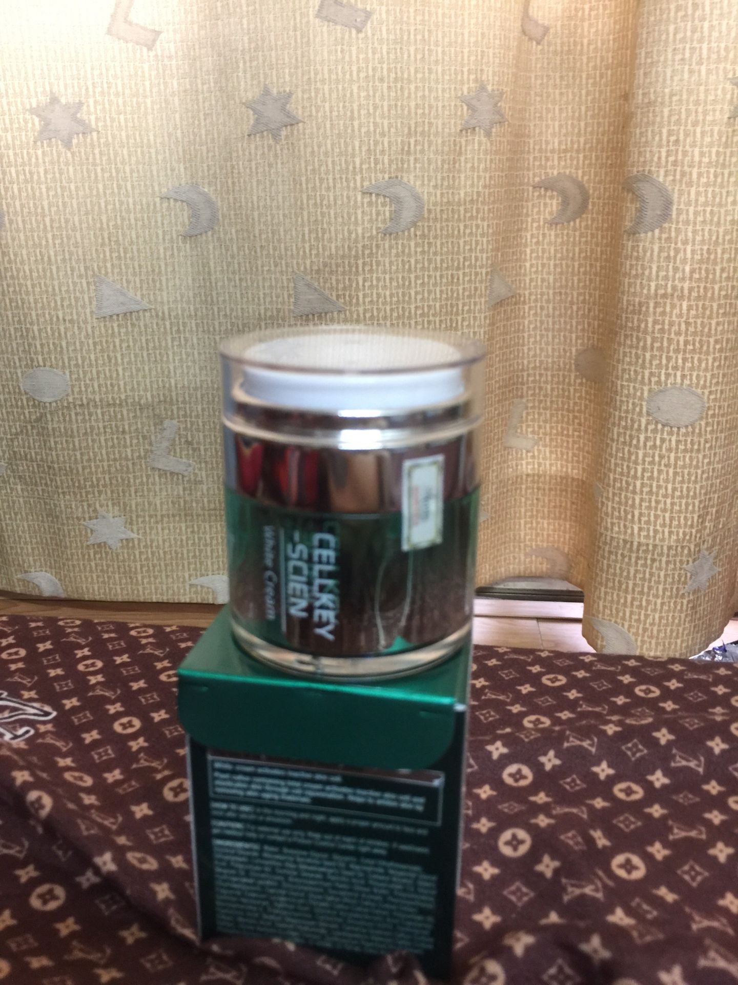 Giao hàng nhanh, đóng gói cẩn thận lắm. Dc ny tư vấn mua tặng mẹ làm quà sinh nhật là chuẩn luôn. Các anh em nên tham khảo nhé. Mẹ tôi khen thích lắm, sau hết mua tiếp
