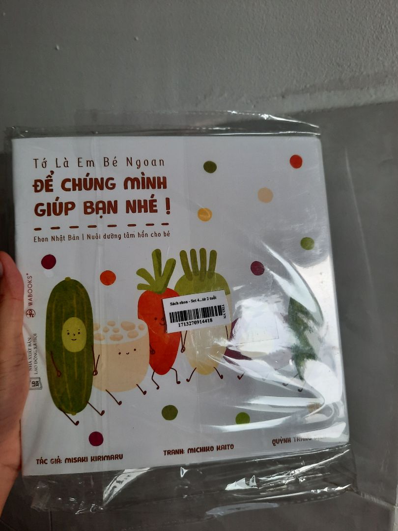 Sách chất lượng giấy bóng tốt, màu sắc đẹp, lại thêm mua được giá sale nữa. Combo sách này rất bổ ích cho các em bé nhỏ ???