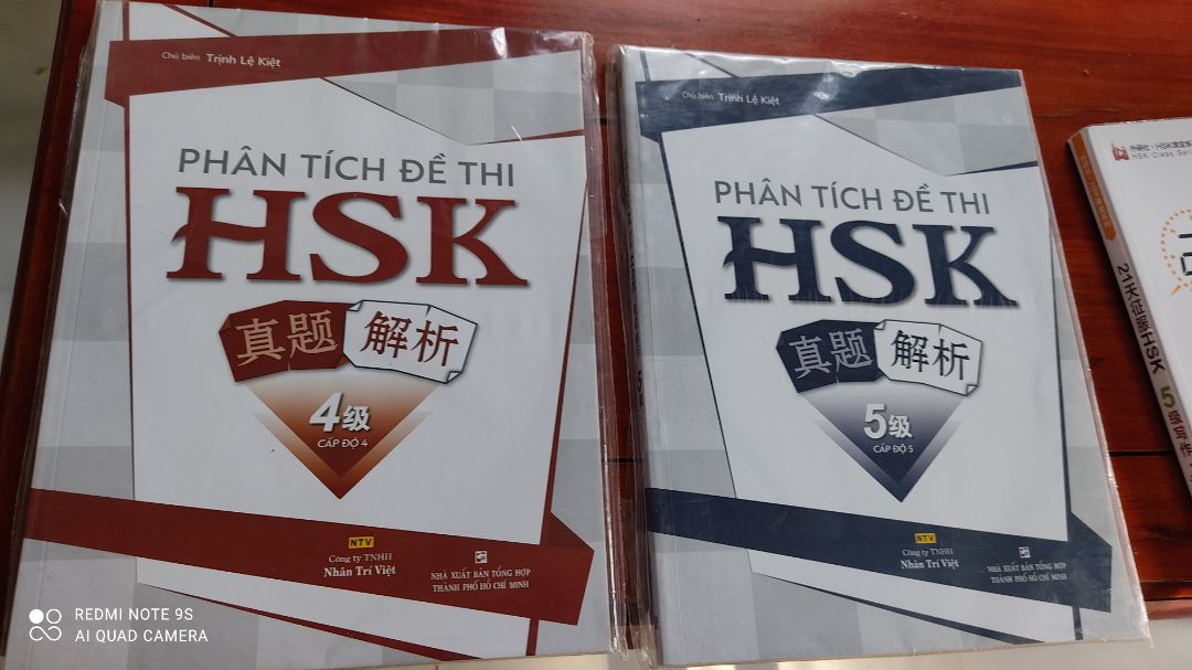 Tiki giao hàng nhanh, sách chất lượng tốt, đóng gói cẩn thận dù sách không hỗ trợ bookcare. Mua hôm 9/6 cùng với quyển 5 được giảm 65 phần trăm + áp mã giảm 15k nên vô cùng hài lòng.