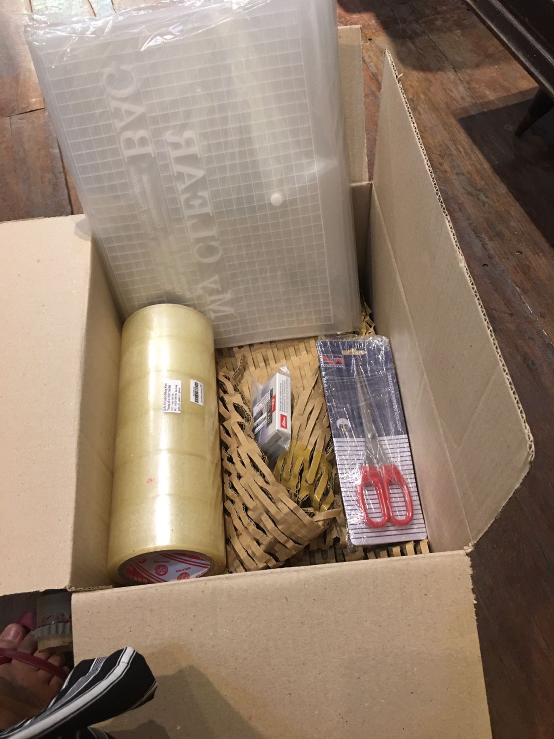 Cần gấp đặt 10h30 thì 11h35 đã nhận được,phai noi la nhanh nhu chop nhắn cho shop nhờ gói nhanh shop phản hồi làm liền. Thích gì đâu luôn. Đóng gói cẩn thận chỉn chu,mua bán có tâm ne. Chúc shop buôn bán đắt hàng,đơn vào nườm nượp