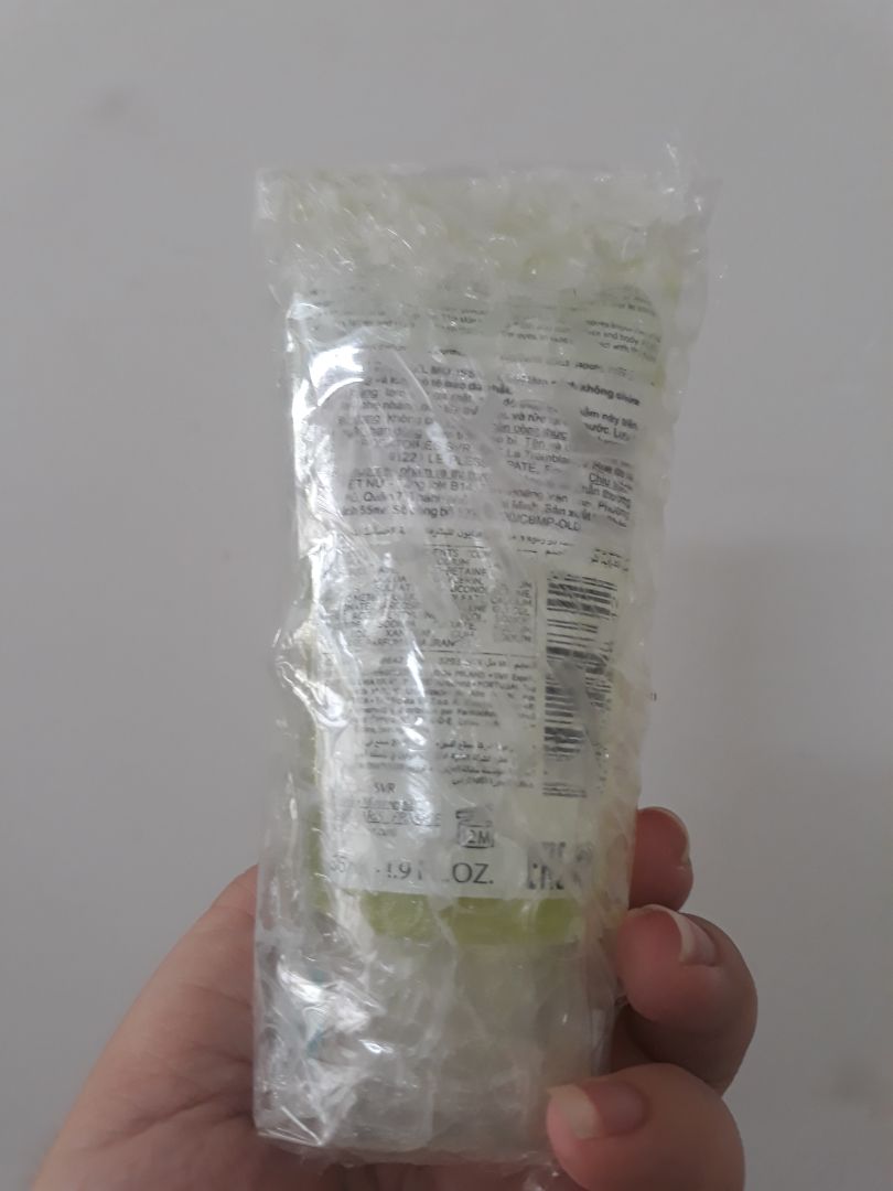 shop gói hàng rất là kỹ, ko lo bị tràn. Sản phẩm có tem sx với mã rõ ràng. Có hướng dẫn bằng tiếng việt nữa. Mẫu này b nào da mụn nên mua dùng thử do m đi da liễu đc khuyên dùng á.