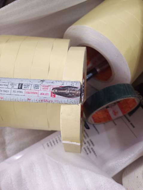 Mô tả băng keo xốp 2 mặt 2.4 cm nhưng nhận lại là băng keo xốp 2 mặt 2.0cm.