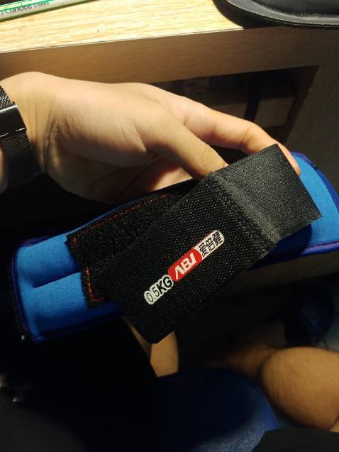 Hàng đủ cân nặng, đeo lên rất thật chân, êm, không đau rát, vừa tet thử chạy 5p thì không vấn đề gì
nhưng loại 1kg hơi nhẹ, chạy ko xi nhê gì, khéo sắp tới phải mua thêm loại 3kg hoặc 4kg với đủ đô
góp ý : phần nám dính nên làm dài ra 1 chút, đeo dây thấy hơi ngắn, chân bạn nào to và mập sợ không vừa, không biết size 3 kg 4 kg có to hơn khồng? chứ nếu giống loại 1kg thì không ổn
shop nên để ý khâu này nhé, góp ý chân tình, để sau này còn bán dc nhiều hơn
dù sao cũng cám ơn shop. san phẩm chất lượng mà giá khá rẻ.