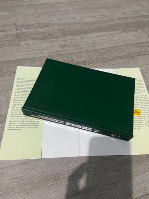Đóng gói cẩn thận , sách đẹp , nhưng mà cái bìa nó kiểu thế hay sao mà mh dở ra là 2 cái đó tách rời luôn
