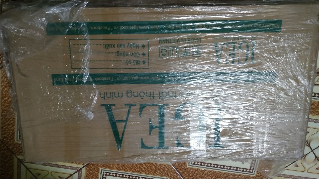 Hàng đóng gói cẩn thận, lắp xong rất chắc chắn, mặt gỗ gia công khá tốt. Vượt ngoài mong đợi so với giá thành. Recomment sản phẩm này Hàng đóng gói cẩn thận, lắp xong rất chắc chắn, mặt gỗ gia công khá tốt. Vượt ngoài mong đợi so với giá thành. Recomment sản phẩm này