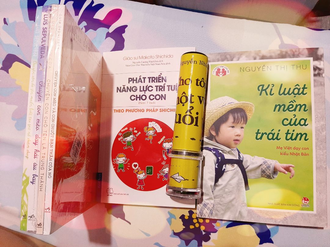 sách hay. nên mua từ khi mang bầu để kg bỏ lỡ việc kích thích cho con. sách dễ đọc dễ hiểu. sách nhận đc nguyên vẹn kg cong,rách. chưa đọc xong nên đánh giá tới đây thôi