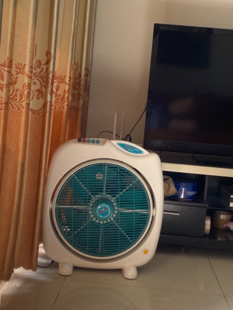 Giao hàng nhanh, shop cho kiểm tra hàng trước khi thanh toán. Quạt gió tốt mỗi tội hơi ồn , không được êm . Giao hàng nhanh, shop cho kiểm tra hàng trước khi thanh toán. Quạt gió tốt mỗi tội hơi ồn , không được êm .