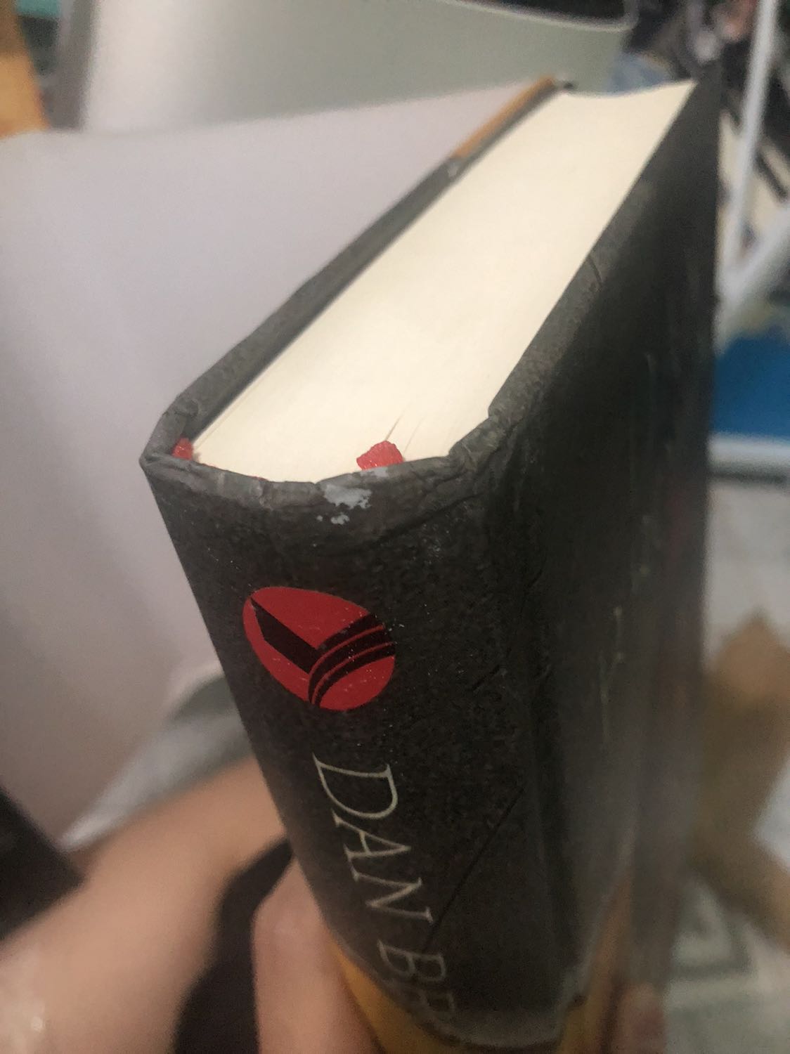 Nhà bán bán sách cũ? Sách nhận về bị dập gáy, nhăn, móp mà vẫn bán theo giá bìa như sách mới? 

Tiki giao hàng nhanh.