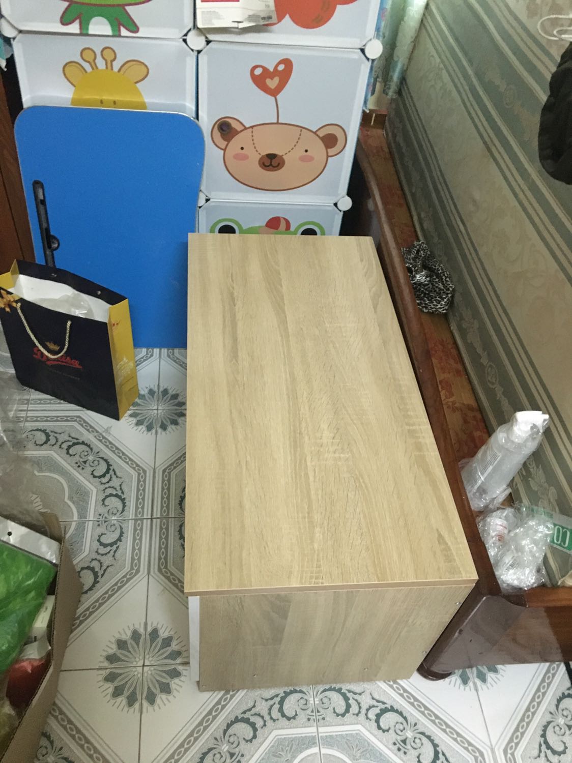 Tuyệt zời. Hì hụi lắp theo hướng dẫn lúc con ngủ may mà xong. Rất rất ưng vì đựng được nhiều đồ. Ngoài ra chỉ có một điểm là khoan thiếu lỗ ở chỗ ổ chốt kia thì phải á. Hú hú Tuyệt zời. Hì hụi lắp theo hướng dẫn lúc con ngủ may mà xong. Rất rất ưng vì đựng được nhiều đồ. Ngoài ra chỉ có một điểm là khoan thiếu lỗ ở chỗ ổ chốt kia thì phải á. Hú hú