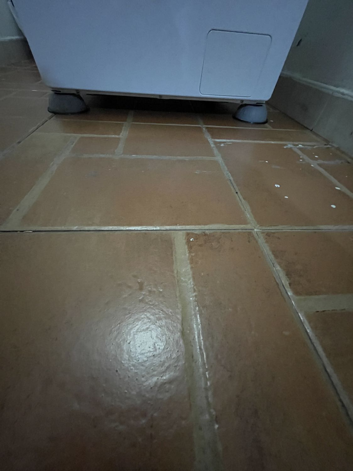 - To chứ ko phải 4 cục chút xíu nha mọi ng oiii
- Shop gói hàng kĩ 
- Chêm vào 4 chân máy giặt vừa vặn. Có review nói là sẽ giúp mặt giặt bớt ồn, mình để ý thấy cũng có giảm ồn thật nha mọi ng nhưng đừng kì vọng quá nhiều tại tác dụng 4 cục này ko phải chống ồn
- Trong hộp có kèm 1 thư cảm ơn của shop. Mình đọc hết nha shop và cảm ơn sự chu đáo này. 
5 sao, đáng mua.