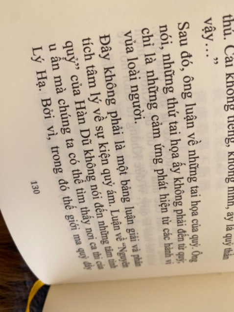 Một cuốn sách chính hãng, đẹp và tuyệt vời mà khi đọc các chữ in bị nhảy nhìn thật buồn và xót xa