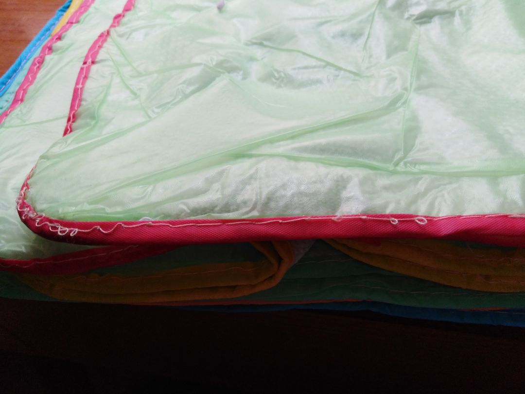 Sản phẩm quá tệ, lớp nilon nhăn nhúm, đường may quá xấu, hàng mới về mà đã sắp bung chỉ rồi.
Xin gửi trả hàng.