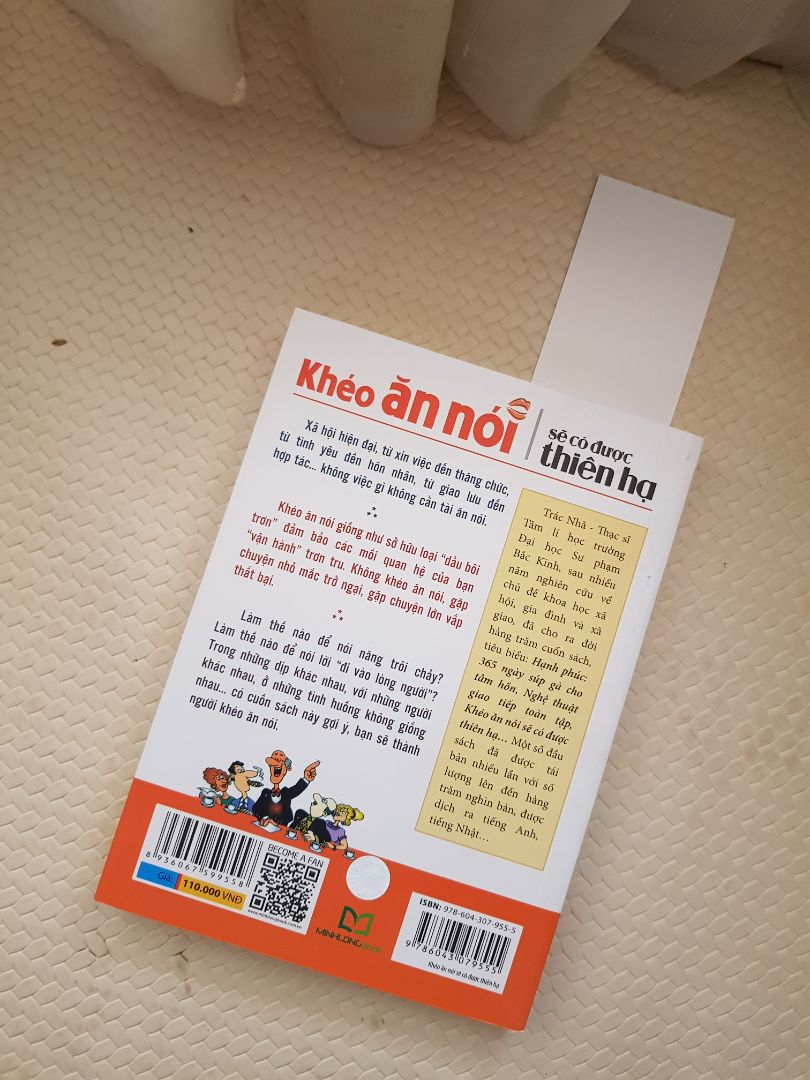 Tiki luôn giao sớm hơn thời gian dự kiến. Mình đặt 2 cuốn, nhưng chắc do vận chuyển xa (từ Hà Nội) nên hộp bị móp khiến 1 trong 2 cuốn bị cong góc, may là cuốn này vẫn đẹp và mới. Mình vẫn đánh giá 5* nhé vì dù sao thì sách giao đúng và vẫn mới. Thank Tiki.