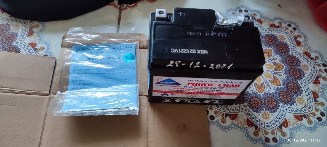 Mình đặt hàng ngày 28.12 và giao 30.12 khá nhanh nha ( Đồng Nai) ,  mình tự lắp đặt vì khá đơn giản,  đề một phát nổ máy ngay cho dòng AB 2018, bình cũ 5.3 a,  bình mới được nâng cấp lên 6 A nha.  Hàng chính hãng, bình đóng gói siêu kỷ, các bạn yên tâm khi mua hàng của Tiki nhé.