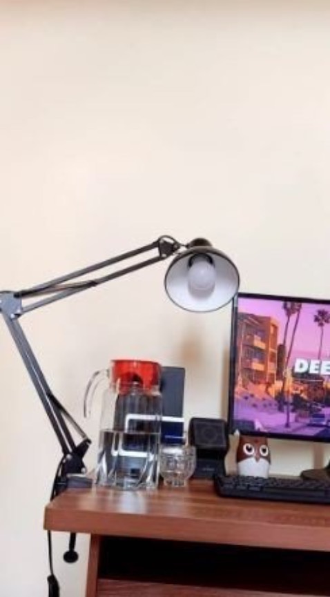 - Cứng cáp, chắc chắn, dễ lắp đặt.
- Sản phẩm chất liệu tốt, màn chụp dày, không méo.
- Màu sơn đẹp.
- Vận chuyển: 1-2 ngày.
Tổng kết: Sản phẩm hài lòng, giá tốt.
Decor góc pc rất hợp lý, chill. Bóng đèn lại dễ thay.