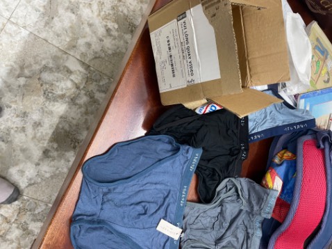 Hàng không như hình ảnh giao bán, có hàng lỗi. Không hài lòng