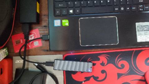 Hộp ổ cứng M.2 SSD  nhận về gắn dĩa vào nhận ngay . Máy chạy Windows 11 .