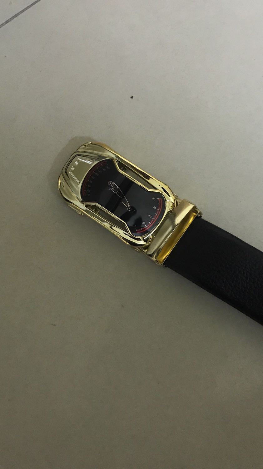 Thắt lưng mặt đẹp, trông đơn giản nhưng chất, đẹp khỏi chê. Dây da dài và mềm mại. Thiết kế khoá tinh tế dễ đeo. Đường may tỉ mỉ. Một sản phẩm giá rẻ nhưng chất khỏi chê luôn. Hàng tốt đáng mua. Ủng hộ shop.❤️❤️