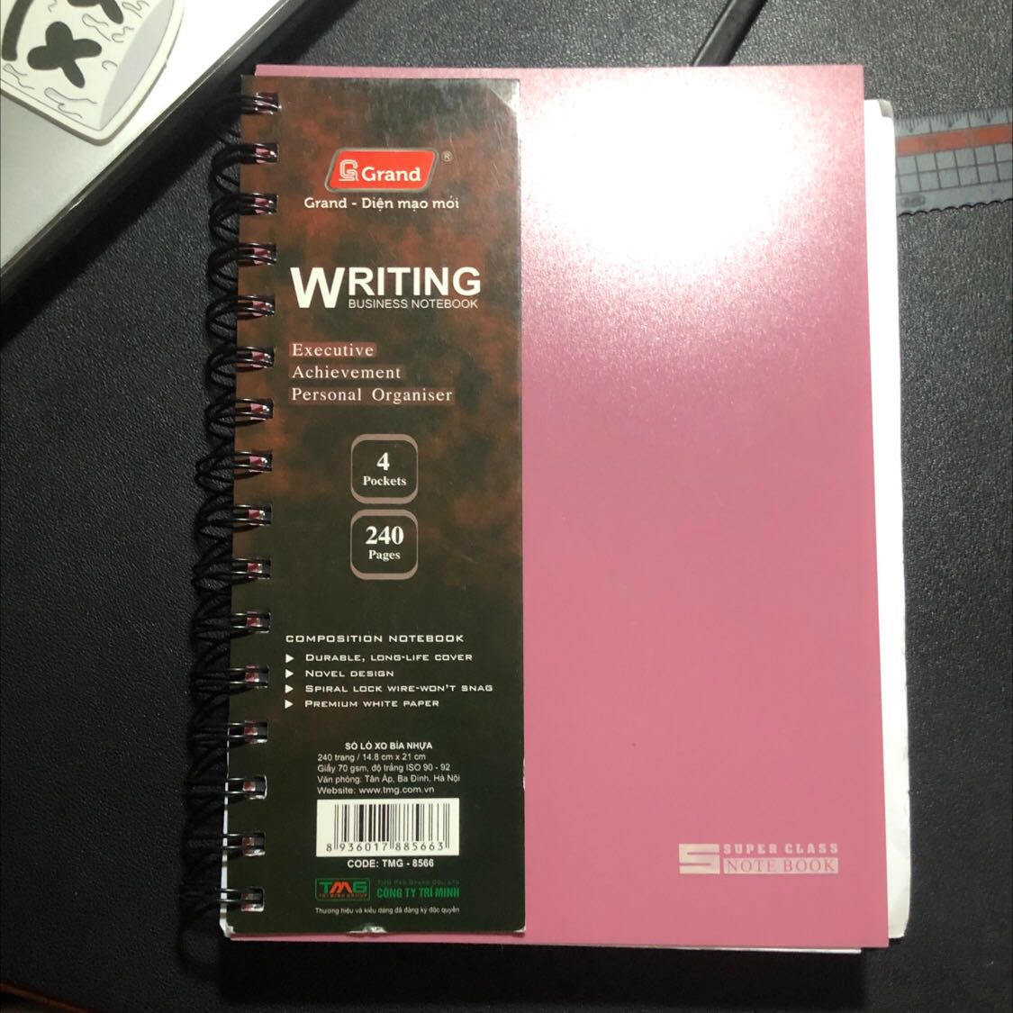 Giao ban đầu có chút bẩn với vài vệt ố trong tập nhưng nói chung ổn với đáng mua nhé