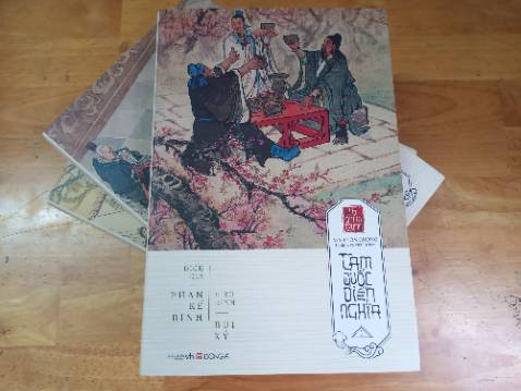 Trọn bộ 3 tập Tam Quốc do NXB Đông A phát hành. Sách rất đẹp, bìa đẹp, giấy đẹp, in ấn cẩn thận. Tiki đóng gói và bọc lót sách cẩn thận, giao hàng tốt. Xin cảm ơn, sẽ tiếp tục mua ủng hộ Nhà sách.