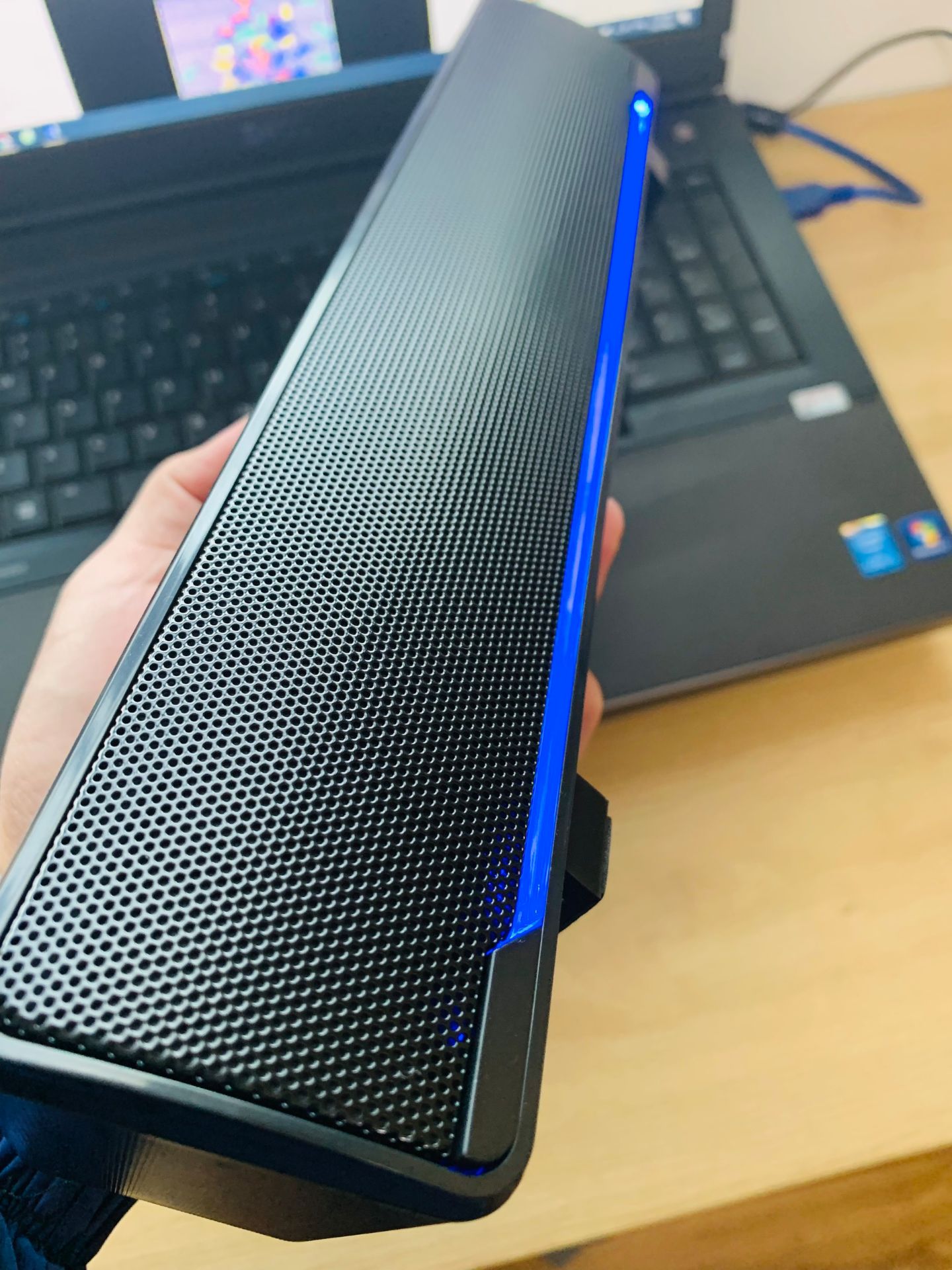 Shop đóng gói cẩn thận, giao hàng nhanh. Loa nghe to rõ, thiết kế hiện đại và chắc chắn. Âm thanh bass và treble đều ngon so với tầm giá. Biết thế mua sớm hơn. hihi