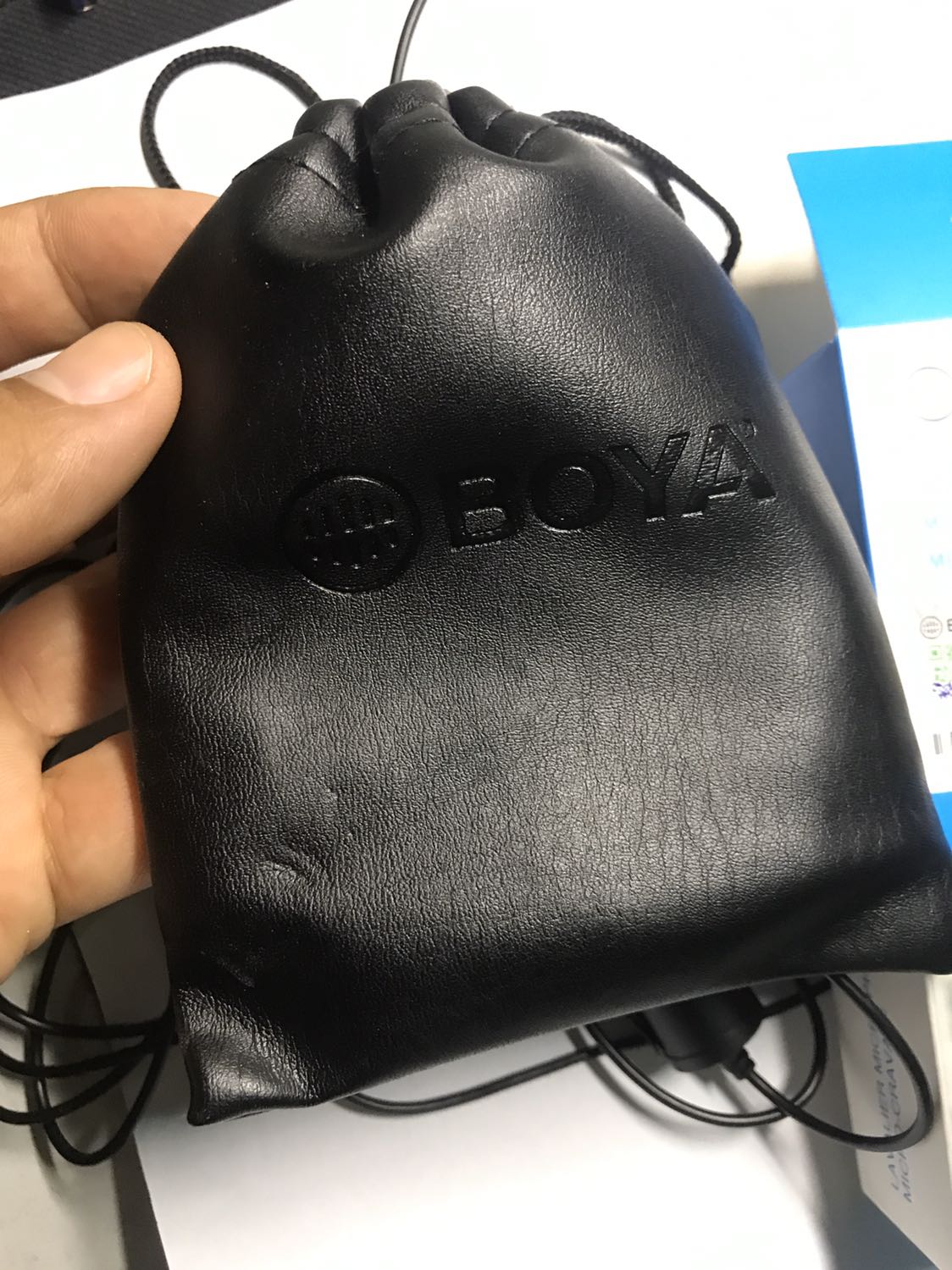 Nhìn thiết kế và hoàn thiện rất tốt. 
Chưa check hàng chính hãng hay không. 
Chưa ghi âm thử nên chưa biết vì mới nhận hàng.
Nói chung ok.