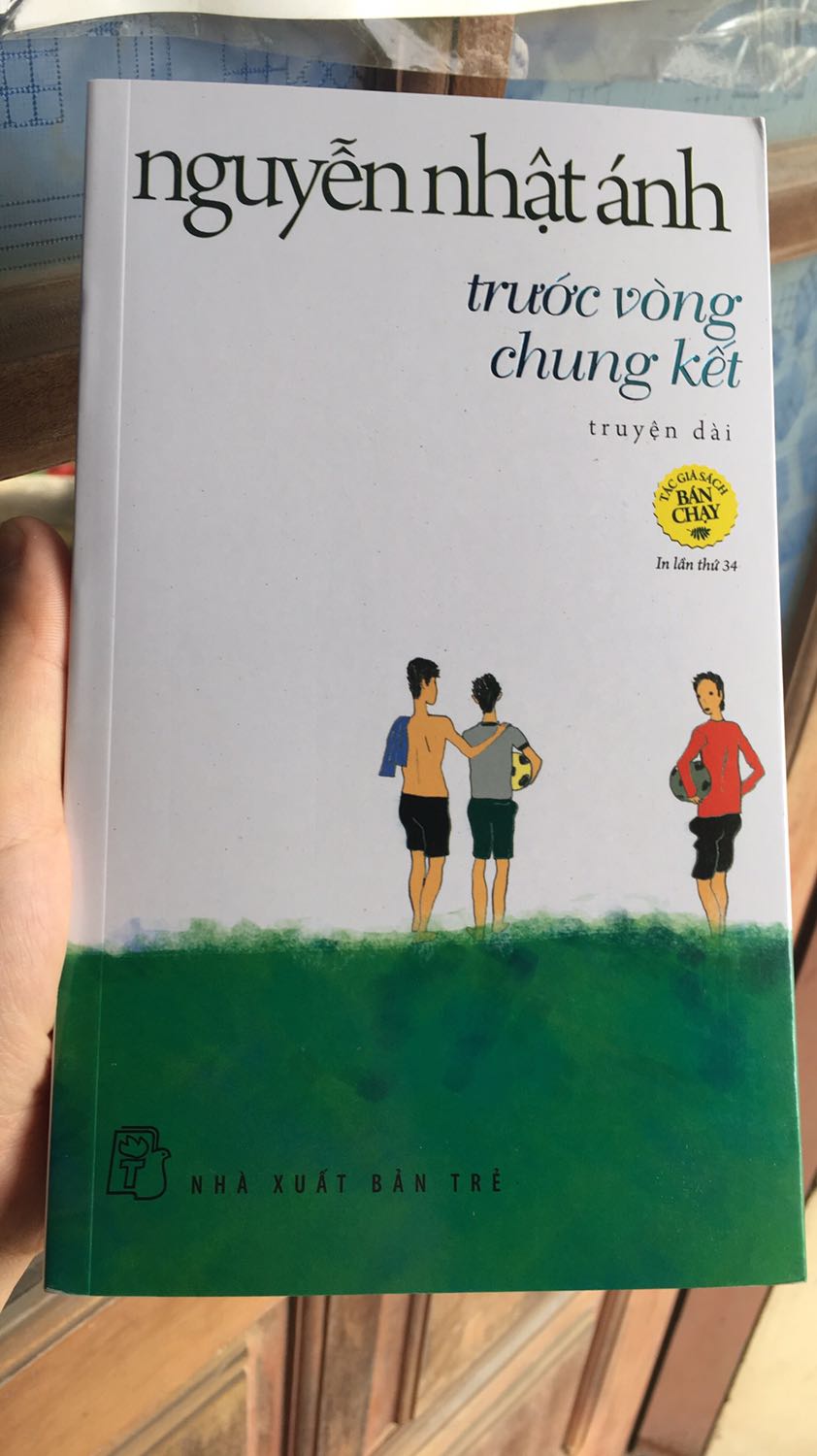 Sách Nguyễn Nhật Ánh thì k phải bàn mà tiki chẳng bọc sách luôn ạ :< cứ thế để vào hộp ạ. Mong tiki chú ý hơn về khoản đóng gói sách.
