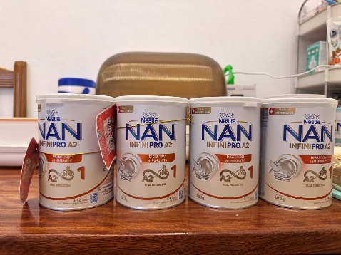 Shipper thì nhiệt tình mà khâu đóng gói chán k buồn lóiii luôn. Lần nào nhận cũng móp ***. May lần này chỉ móp nhẹ. 4 hộp thì 2 hộp ko có tag sản phẩm k hiểu vì sao.
Tiki hãy bọc chống sốc từng *** cẩn thận, dán băng keo từng *** chứ đừng tiếc chống sôốc mà bọc 2 *** gộp với nhau, nó đè lên nhau móp hết, mà k dán băng keo nó xô lệch hết hàng.
Sàn khác họ k có hộp giấy nhưng bọc chống sốc ống khí to rồi quấn chống sốc nhỏ này rất là cẩn thận luôn, k bị tình trạng móp như bên tiki