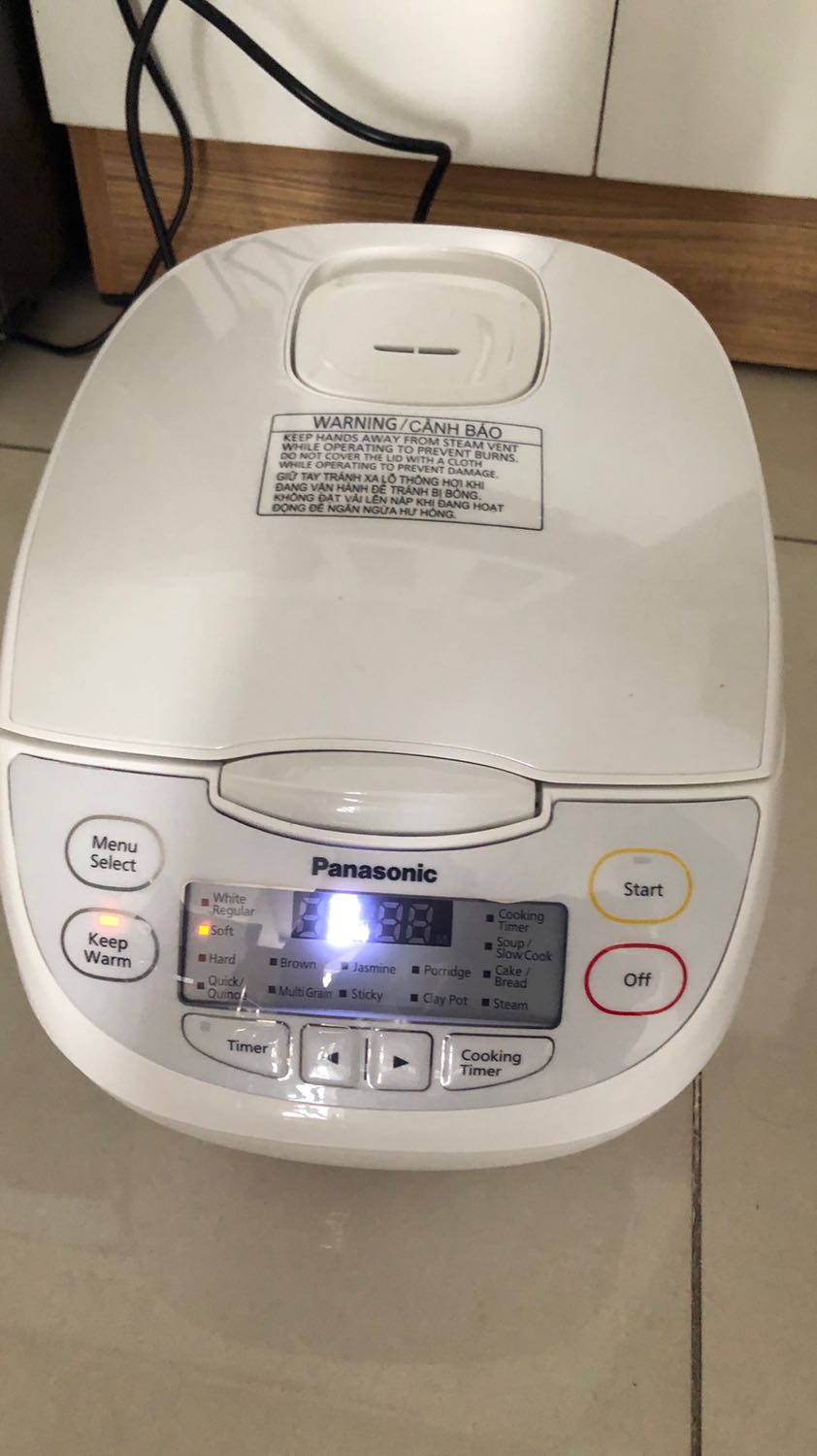Nồi nấu cơm ngon dẻo, nhiều chức năng, giao hàng nhanh. Mình chỉ không thích mỗi lần nấu là phải bấm hẹn giờ rất nhiều thao tác luôn. Không biết do mình làm nhiều thao tác quá hay sao. Chứ như những nồi bth khác thì chỉ cần 1 nút là thời gian đã hiện đếm ngược rồi :(
Một điều nữa là mình ko tìm thấy phiếu bảo hành, không biết nếu có vấn đề gì phải liên lạc ai để xử lý.