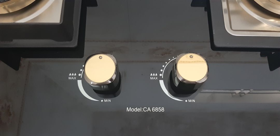 Bếp đẹp, chắc chắn. Có kiềng chắn gió 1 bên (xoay được 4 hướng), phù hợp khu vực bếp có gió lùa