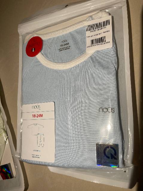 shop giao sp khác với hình chụp lúc mình mua, sau khi mình báo thì shop đổi hình, nhưng tiki vẫn cho mình trả sp với lý do cá nhân. Sau đó tiki thu hồi sản phẩm và 3 ngày rồi mình vẫn chưa biết là dc hoàn tiền hay chưa. Nhưng mình nói rõ là shop đưa hình sp khác nhưng khi giao là 1 sp khác, chứ ko phải do mình đổi ý ko mua nữa. Được cái là nv cskh của tiki dễ thương, gọi mình nhiều lần để giải quyết vấn đề.