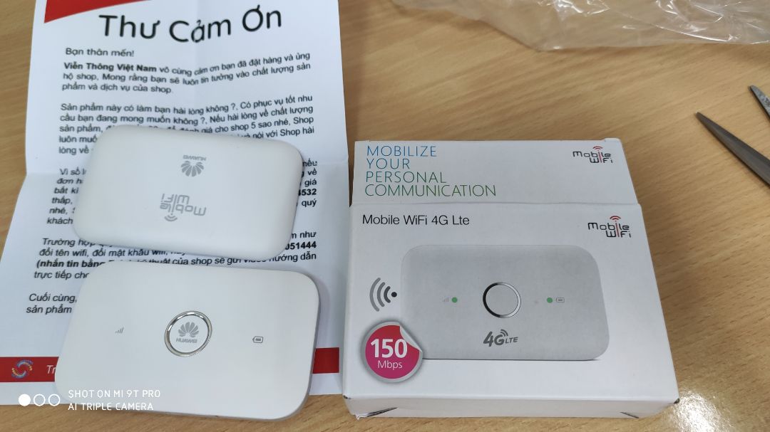 mua hàng chính hãng mà giao không thấy tem chính hãng. Hàng chính hãng còn có giấy hướng dẫn sử dụng. Cái này chỉ có máy và pin, + tờ cảm ơn