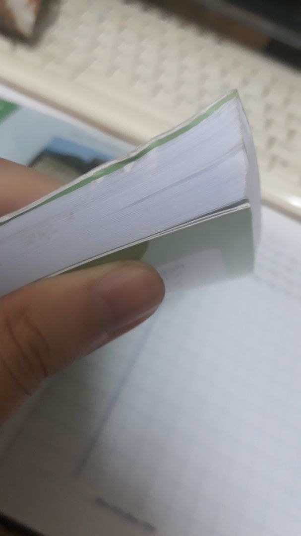 Khi mình nhận sách thì quyển 1 bị nát góc sách như hình trên, bao bì của bộ 6 quyển cũng bị rách trước rồi. nhưng 5 quyển còn lại thì trông rất mới. Cả 6 quyển đều thuộc phiên bản mới nên dùng được phần mềm nghe. Tiki giao hàng rất nhanh, ngay sau hôm đặt đã nhận được hàng. Hộp bìa đóng bên ngoài thì cẩn thận, không bị móp méo. Ngoài quyển 1 bị nát ra thì khá hài lòng.