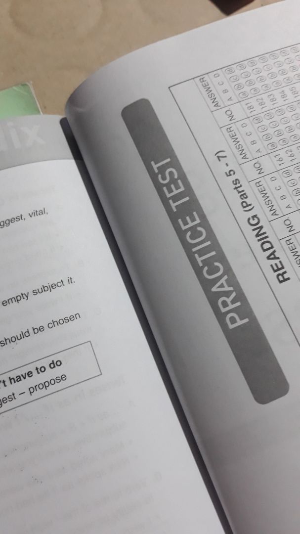 - shop giao hàng rất nhanh, t6 đặt t7 có hàng rồi. sách được bọc kĩ, không rách, không cong.
- giá sách 110k là gốc rồi không có giảm giá gì hết.
- thấy First News là không hi vọng gì rồi, bỏ tiền ra mua mà bên trong có khác gì sách photo đâu trời