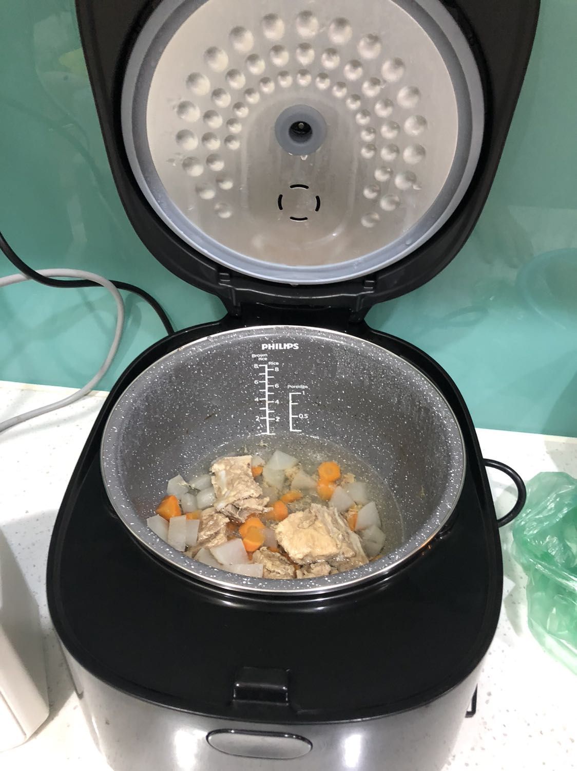 Nên mua, Hầm sườn 45’, mềm vừa phải, khoai hấp khô ráo, cơm nấu dẻo mềm, nhưng sáng nấu xong, rút điện, chiều chọn reheat ( có thêm nước) thì cơm vẫn có chỗ hơi cứng