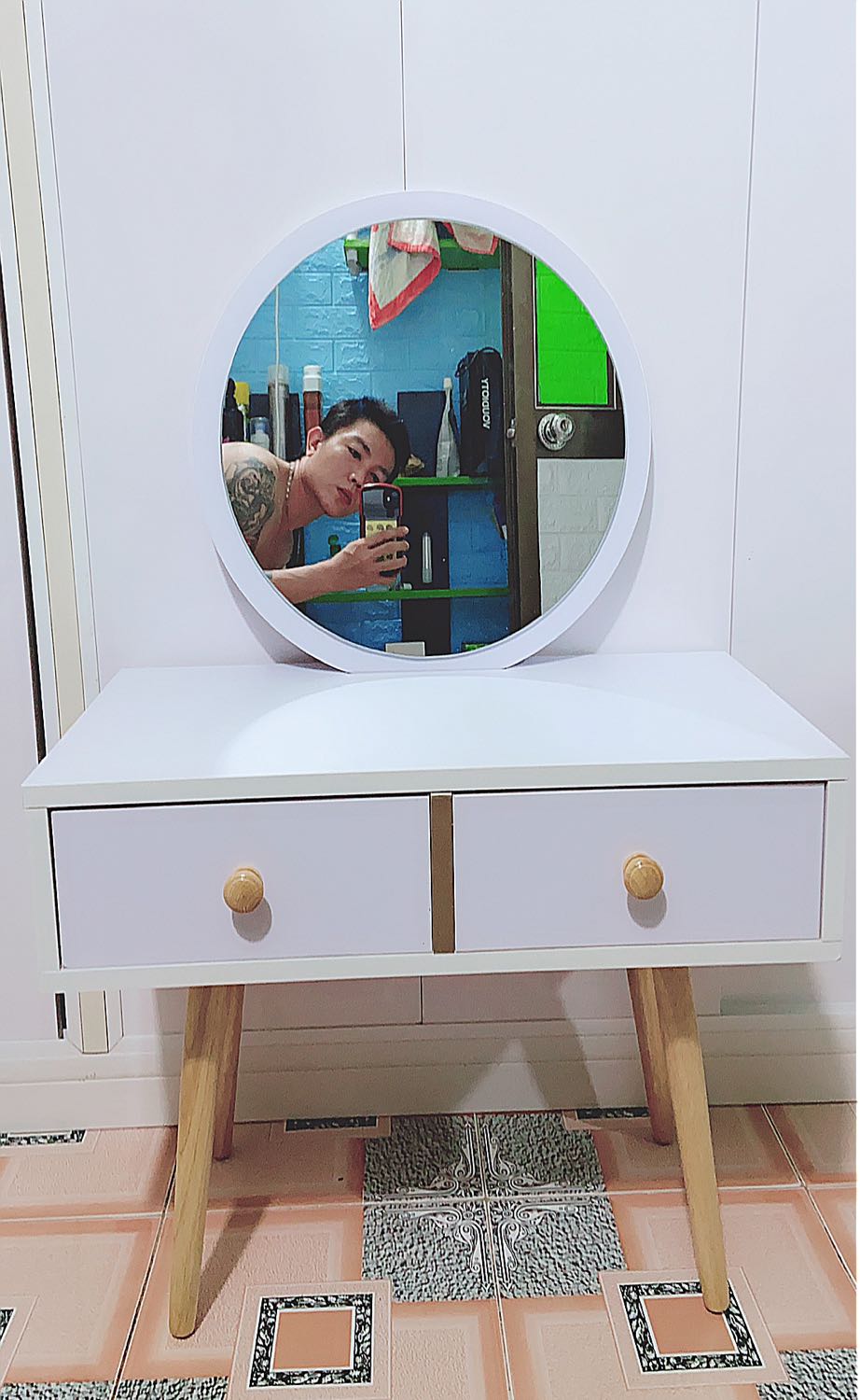 Qua xuât sắc,quá ưng,san phâm tốt,từ nước sơn cũng đẹp,nhìn sang trọng,xịn sò.... moi người nên mua va tin dùng sản phẩm ở shop nay,cho shop 500 sao luôn.