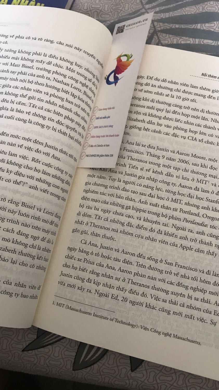 Sách không bọc, bìa bị gập, còn lại ok